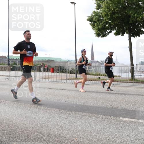 29.06.2025 - hella hamburg halbmarathon Lena Gebhardt http://msf.ph/oto/8427575 29.06.2025 10:19:30 Lombardsbrücke 14245, 9856, 1145, 1332, 1534, 1708, 1718, 1755, 2017, 2311, 2357, 2405, 2441, 2589, 2795, 2802, 2812, 2895, 2993, 2995, 3105, 3118, 3446, 3678, 4108, 4110, 4170, 4562, 4570, 4722, 4979, 5034, 5035, 5080, 5098, 5123, 5178, 5251, 5323, 5429, 5449, 5849, 5878, 6249, 6444, 6477, 6482, 6542, 6796, 6797, 6939, 7143, 7248, 7249, 7836, 8146, 8427, 8537, 8575, 8761, 8778, 9252, 9652, 9756, 9757, 9856, 10039, 10124, 10129, 10349, 10540, 10594 meine-sportfotos.de