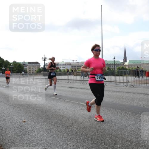 29.06.2025 - hella hamburg halbmarathon Lena Gebhardt http://msf.ph/oto/8427582 29.06.2025 10:06:44 Lombardsbrücke 15377, 5951, 1245, 1766, 1993, 4666, 4868, 5807, 5845, 5951, 6314, 6572, 6664, 8290, 8744, 8960, 9560, 10214, 10283, 10297, 10736, 10886, 12371, 12418, 13475, 13863, 14607, 15113, 15145, 15377, 15462, 15537, 15858, 16554, 16692, 16933, 17059, 17174, 18042, 18343, 18381, 18575, 18577, 18652, 18828, 18910, 18913 meine-sportfotos.de