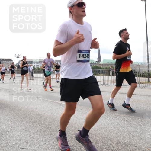 29.06.2025 - hella hamburg halbmarathon Lena Gebhardt http://msf.ph/oto/8427600 29.06.2025 10:19:31 Lombardsbrücke 17941, 2017, 5449, 14245, 985, 12, 1145, 1332, 1534, 1708, 1718, 1755, 2017, 2311, 2357, 2405, 2441, 2589, 2795, 2802, 2812, 2895, 2918, 2993, 2995, 3118, 3446, 3678, 4108, 4110, 4170, 4562, 4570, 4722, 4979, 5034, 5035, 5080, 5098, 5123, 5178, 5251, 5429, 5449, 5849, 5878, 6249, 6444, 6477, 6482, 6542, 6796, 6797, 6939, 7143, 7248, 7249, 7836, 7917, 8146, 8427, 8537, 8575, 8761, 8778, 9252, 9652, 9756, 9856, 10039, 10124, 10129, 10349, 10540, 10594 meine-sportfotos.de