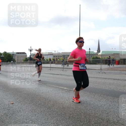 29.06.2025 - hella hamburg halbmarathon Lena Gebhardt http://msf.ph/oto/8427605 29.06.2025 10:06:44 Lombardsbrücke 15377, 5951, 1245, 1766, 1993, 4666, 4868, 5807, 5845, 5951, 6314, 6572, 6664, 8290, 8744, 8960, 9560, 10214, 10283, 10297, 10736, 10886, 12371, 12418, 13475, 13863, 14607, 15113, 15145, 15377, 15462, 15537, 15858, 16554, 16692, 16933, 17059, 17174, 18042, 18343, 18381, 18575, 18577, 18652, 18828, 18910, 18913 meine-sportfotos.de