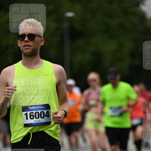 29.06.2025 - hella hamburg halbmarathon Dr. Thomas Lammeyer http://msf.ph/oto/8427606 29.06.2025 10:50:53 Kennedybrücke 1033, 1100, 1104, 1429, 1695, 1867, 1868, 1924, 2398, 2423, 2773, 2813, 2917, 3160, 3164, 3410, 3896, 4104, 4202, 4296, 4306, 4317, 4448, 4572, 5635, 5769, 5770, 5854, 5892, 6124, 6161, 6392, 8010, 8047, 8477, 8486, 8706, 9120, 9121, 9243, 9337, 9426, 9445, 9774, 10030, 10230, 10327, 10329, 10367, 11253, 11361, 11408 meine-sportfotos.de