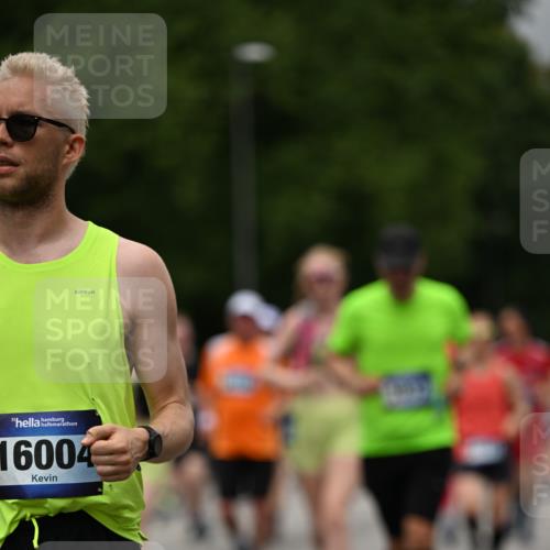 29.06.2025 - hella hamburg halbmarathon Dr. Thomas Lammeyer http://msf.ph/oto/8427619 29.06.2025 10:50:54 Kennedybrücke 1033, 1100, 1104, 1429, 1695, 1867, 1868, 1924, 2398, 2423, 2773, 2813, 2917, 3160, 3164, 3410, 3896, 4104, 4202, 4296, 4306, 4317, 4448, 4572, 5635, 5769, 5770, 5854, 5892, 6124, 6161, 6392, 6623, 8010, 8047, 8477, 8486, 8706, 9120, 9121, 9243, 9337, 9426, 9445, 9774, 9949, 10030, 10230, 10327, 10329, 11253, 11361, 11408 meine-sportfotos.de