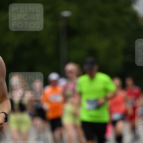 29.06.2025 - hella hamburg halbmarathon Dr. Thomas Lammeyer http://msf.ph/oto/8427629 29.06.2025 10:50:54 Kennedybrücke 1033, 1100, 1104, 1429, 1695, 1867, 1868, 1924, 2398, 2423, 2773, 2813, 2917, 3160, 3164, 3410, 3896, 4104, 4202, 4296, 4306, 4317, 4448, 4572, 5635, 5769, 5770, 5854, 5892, 6124, 6161, 6392, 6623, 8010, 8047, 8477, 8486, 8706, 9120, 9121, 9243, 9337, 9426, 9445, 9774, 9949, 10030, 10230, 10327, 10329, 11253, 11361, 11408 meine-sportfotos.de