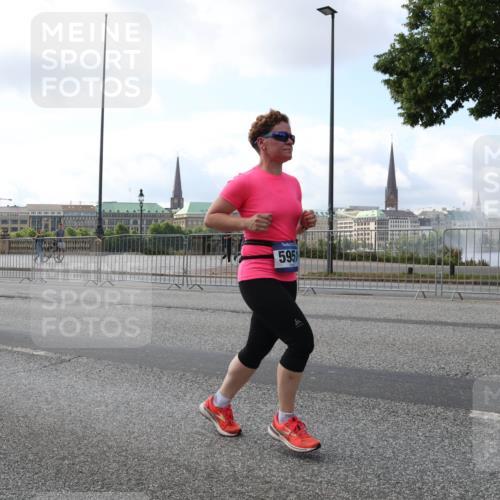 29.06.2025 - hella hamburg halbmarathon Lena Gebhardt http://msf.ph/oto/8427644 29.06.2025 10:06:44 Lombardsbrücke 15377, 595, 1245, 1766, 1993, 4666, 4868, 5807, 5845, 5951, 6314, 6572, 6664, 8290, 8744, 8960, 9560, 10214, 10283, 10297, 10736, 10886, 12371, 12418, 13475, 13863, 14607, 15113, 15145, 15377, 15462, 15537, 15858, 16554, 16692, 16933, 17059, 17174, 18042, 18343, 18381, 18575, 18577, 18652, 18828, 18910, 18913 meine-sportfotos.de