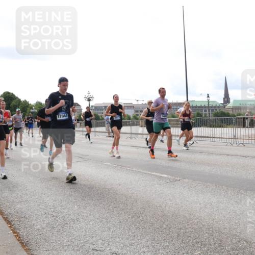 29.06.2025 - hella hamburg halbmarathon Lena Gebhardt http://msf.ph/oto/8427649 29.06.2025 10:19:31 Lombardsbrücke 2795, 1805, 17941, 2017, 1145, 1332, 1534, 1708, 1718, 1755, 2017, 2311, 2357, 2405, 2441, 2589, 2795, 2802, 2812, 2895, 2918, 2993, 2995, 3118, 3446, 3678, 4108, 4110, 4170, 4562, 4570, 4722, 4979, 5034, 5035, 5080, 5098, 5123, 5178, 5251, 5429, 5449, 5849, 5878, 6249, 6444, 6477, 6482, 6542, 6796, 6797, 6939, 7143, 7248, 7249, 7836, 7917, 8146, 8427, 8537, 8575, 8761, 8778, 9252, 9652, 9756, 9856, 10039, 10124, 10129, 10349, 10540, 10594 meine-sportfotos.de