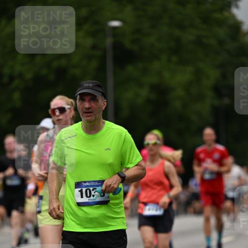 29.06.2025 - hella hamburg halbmarathon Dr. Thomas Lammeyer http://msf.ph/oto/8427652 29.06.2025 10:50:55 Kennedybrücke 1033, 1100, 1104, 1429, 1867, 1868, 1924, 2423, 2697, 2773, 2813, 2917, 3160, 3164, 3410, 3896, 4104, 4202, 4296, 4306, 4317, 4448, 4572, 5635, 5769, 5770, 5854, 5892, 6124, 6161, 6392, 6623, 8010, 8047, 8477, 8486, 8706, 9120, 9121, 9243, 9337, 9426, 9445, 9774, 9949, 10030, 10230, 10327, 10329, 11253, 11361, 11408 meine-sportfotos.de