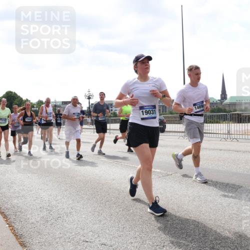 29.06.2025 - hella hamburg halbmarathon Lena Gebhardt http://msf.ph/oto/8427665 29.06.2025 10:43:39 Lombardsbrücke 13748, 7210, 12654, 6931, 1969, 19031, 14890, 1023, 1026, 1095, 1155, 1306, 1310, 1400, 1459, 1816, 1878, 2073, 2733, 3238, 3288, 3329, 3390, 3597, 3638, 4056, 4177, 4302, 4367, 4627, 4680, 4866, 5192, 5201, 5214, 5293, 5370, 5720, 5890, 6012, 6036, 6096, 6226, 6334, 6440, 6895, 6931, 6971, 6973, 7197, 7205, 7206, 7489, 7504, 7872, 7926, 8000, 8058, 8135, 8233, 8408, 8435, 8504, 9639, 9641, 9704, 9831, 9976, 10083, 10097, 10200, 10202 meine-sportfotos.de