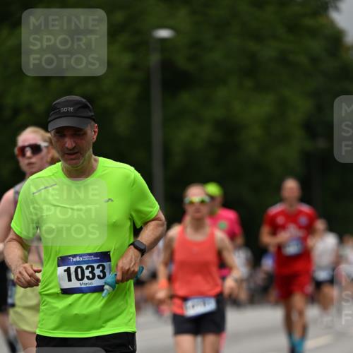 29.06.2025 - hella hamburg halbmarathon Dr. Thomas Lammeyer http://msf.ph/oto/8427670 29.06.2025 10:50:56 Kennedybrücke 1033, 1100, 1104, 1429, 1867, 1868, 1924, 2423, 2697, 2773, 2813, 3160, 3164, 3410, 3896, 4104, 4202, 4296, 4306, 4317, 4448, 4572, 5635, 5769, 5770, 5854, 5892, 6124, 6161, 6392, 6623, 8010, 8047, 8477, 8486, 8706, 9120, 9121, 9243, 9337, 9426, 9445, 9774, 9949, 10030, 10230, 10327, 10329, 11253, 11361, 11408 meine-sportfotos.de