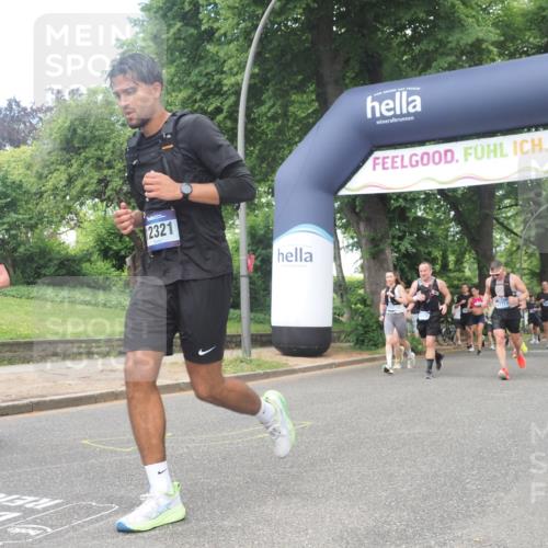 29.06.2025 - hella hamburg halbmarathon KatJ http://msf.ph/oto/8427675 29.06.2025 10:40:14 Zwischen KM18-KM19 1258, 2208, 3715, 3952, 4029, 4065, 5378, 5638, 6481, 7896, 8273, 8651 meine-sportfotos.de