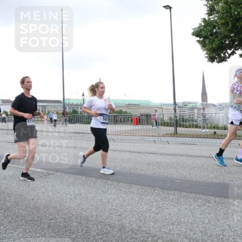 29.06.2025 - hella hamburg halbmarathon Lena Gebhardt http://msf.ph/oto/8427682 29.06.2025 10:53:47 Lombardsbrücke 537, 16748, 581, 1017, 1263, 1340, 1687, 1709, 1744, 1753, 1789, 1900, 1906, 1984, 2065, 2079, 2372, 2429, 2854, 3055, 3079, 3226, 3249, 3465, 3467, 3557, 4195, 4595, 4801, 5430, 5562, 5815, 5856, 5857, 5898, 5964, 6039, 6041, 6044, 6192, 6273, 6306, 6583, 6913, 6996, 7039, 7068, 7537, 7611, 7614, 7876, 7890, 8189, 8212, 8515, 8906, 8924, 9077, 9138, 9456, 9503, 9531, 9572, 9685, 9764, 9771, 9785, 10043, 10175, 10490, 11390, 12219 meine-sportfotos.de