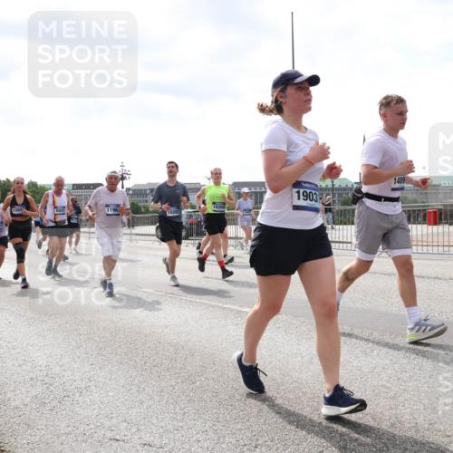 29.06.2025 - hella hamburg halbmarathon Lena Gebhardt http://msf.ph/oto/8427706 29.06.2025 10:43:39 Lombardsbrücke 3238, 13748, 155, 17210, 1265, 6931, 1196, 10200, 1903, 1489, 1714, 1023, 1026, 1095, 1155, 1306, 1310, 1400, 1459, 1816, 1878, 2073, 2733, 3238, 3288, 3329, 3390, 3597, 3638, 4056, 4177, 4302, 4367, 4627, 4680, 4866, 5192, 5201, 5214, 5293, 5370, 5720, 5890, 6012, 6036, 6096, 6226, 6334, 6440, 6895, 6931, 6971, 6973, 7197, 7205, 7206, 7489, 7504, 7872, 7926, 8000, 8058, 8135, 8233, 8408, 8435, 8504, 9639, 9641, 9704, 9831, 9976, 10083, 10097, 10200, 10202 meine-sportfotos.de
