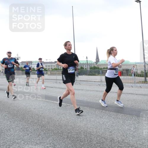 29.06.2025 - hella hamburg halbmarathon Lena Gebhardt http://msf.ph/oto/8427714 29.06.2025 10:53:48 Lombardsbrücke 9531, 1340, 7537, 11349, 581, 1017, 1263, 1340, 1687, 1709, 1744, 1753, 1789, 1900, 1906, 1984, 2065, 2079, 2372, 2429, 2854, 3055, 3079, 3226, 3249, 3465, 3467, 3557, 4195, 4595, 4801, 4838, 5430, 5562, 5815, 5856, 5857, 5898, 5964, 6039, 6041, 6044, 6192, 6273, 6306, 6583, 6913, 6996, 7039, 7068, 7537, 7611, 7614, 7876, 7890, 8189, 8212, 8515, 8906, 8924, 9077, 9138, 9456, 9503, 9531, 9572, 9685, 9764, 9771, 9785, 10043, 10175, 11390 meine-sportfotos.de