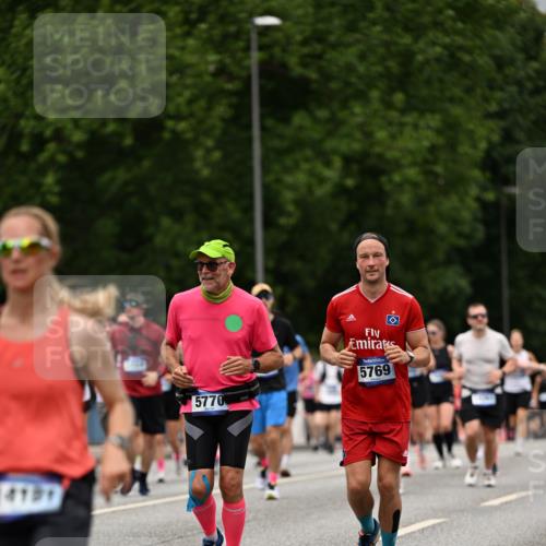 29.06.2025 - hella hamburg halbmarathon Dr. Thomas Lammeyer http://msf.ph/oto/8427727 29.06.2025 10:50:57 Kennedybrücke 1033, 1100, 1104, 1429, 1867, 1868, 1924, 2423, 2662, 2665, 2697, 2773, 2813, 3160, 3164, 3410, 3896, 4104, 4202, 4296, 4306, 4317, 4448, 4572, 5635, 5769, 5770, 5854, 5892, 6124, 6161, 6392, 6623, 8010, 8047, 8477, 8486, 8706, 9120, 9121, 9243, 9337, 9426, 9445, 9774, 9949, 10030, 10230, 10327, 10329, 11253, 11361, 11408 meine-sportfotos.de