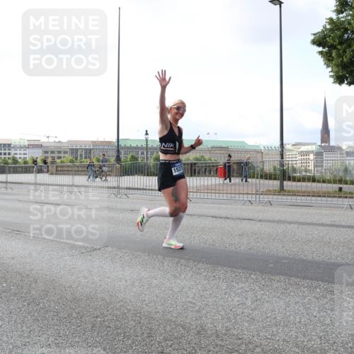 29.06.2025 - hella hamburg halbmarathon Lena Gebhardt http://msf.ph/oto/8427737 29.06.2025 10:06:45 Lombardsbrücke 15377, 1245, 1766, 1993, 4666, 4868, 5807, 5845, 5951, 6314, 6572, 6664, 8290, 8744, 8960, 9560, 10214, 10283, 10297, 10736, 10886, 12371, 12418, 13475, 13863, 14607, 15113, 15145, 15377, 15462, 15537, 15858, 16554, 16692, 16933, 17059, 17174, 18042, 18343, 18381, 18575, 18577, 18652, 18828, 18910, 18913 meine-sportfotos.de
