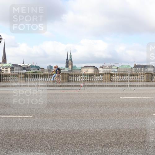 29.06.2025 - hella hamburg halbmarathon Lena Gebhardt http://msf.ph/oto/8427751 29.06.2025 08:59:22 Lombardsbrücke  meine-sportfotos.de