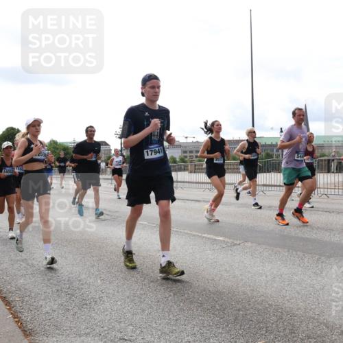29.06.2025 - hella hamburg halbmarathon Lena Gebhardt http://msf.ph/oto/8427759 29.06.2025 10:19:32 Lombardsbrücke 2795, 18053, 1580, 17941, 2017, 1145, 1332, 1534, 1708, 1718, 1755, 2017, 2311, 2357, 2405, 2441, 2589, 2795, 2802, 2812, 2895, 2918, 2993, 2995, 3446, 3678, 4108, 4110, 4170, 4562, 4570, 4722, 4979, 5034, 5035, 5080, 5098, 5123, 5178, 5251, 5429, 5449, 5849, 5878, 6249, 6444, 6477, 6482, 6542, 6796, 6797, 6872, 6939, 7143, 7248, 7249, 7836, 7917, 8146, 8427, 8537, 8575, 8761, 8778, 9252, 9652, 9856, 10039, 10124, 10129, 10349, 10540, 10594 meine-sportfotos.de