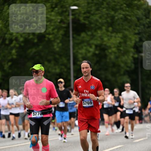 29.06.2025 - hella hamburg halbmarathon Dr. Thomas Lammeyer http://msf.ph/oto/8427761 29.06.2025 10:50:58 Kennedybrücke 1033, 1100, 1104, 1429, 1867, 1868, 1924, 2423, 2662, 2665, 2697, 2773, 2813, 3160, 3164, 3410, 3896, 4104, 4202, 4296, 4306, 4317, 4448, 4572, 5635, 5769, 5770, 5854, 5892, 6392, 6623, 7073, 8010, 8047, 8477, 8486, 8706, 9120, 9121, 9243, 9337, 9426, 9445, 9774, 9949, 10030, 10230, 10327, 10329, 11253, 11361, 11408 meine-sportfotos.de
