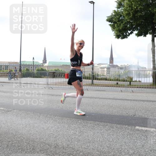 29.06.2025 - hella hamburg halbmarathon Lena Gebhardt http://msf.ph/oto/8427777 29.06.2025 10:06:45 Lombardsbrücke 15377, 1245, 1766, 1993, 4666, 4868, 5807, 5845, 5951, 6314, 6572, 6664, 8290, 8744, 8960, 9560, 10214, 10283, 10297, 10736, 10886, 12371, 12418, 13475, 13863, 14607, 15113, 15145, 15377, 15462, 15537, 15858, 16554, 16692, 16933, 17059, 17174, 18042, 18343, 18381, 18575, 18577, 18652, 18828, 18910, 18913 meine-sportfotos.de