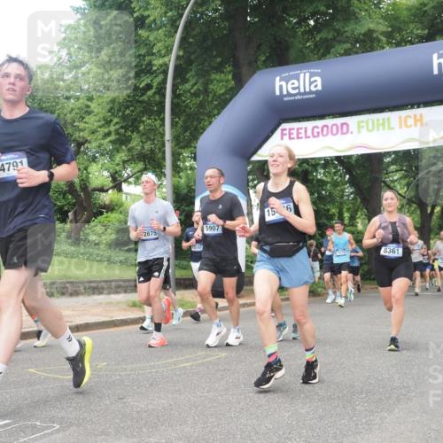 29.06.2025 - hella hamburg halbmarathon KatJ http://msf.ph/oto/8427809 29.06.2025 10:40:19 Zwischen KM18-KM19 1151, 1258, 2082, 3952, 4029, 5907, 8361 meine-sportfotos.de