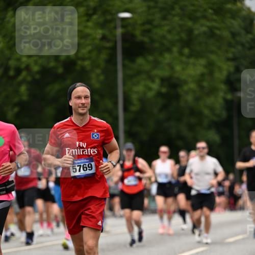 29.06.2025 - hella hamburg halbmarathon Dr. Thomas Lammeyer http://msf.ph/oto/8427832 29.06.2025 10:51:00 Kennedybrücke 1004, 1033, 1100, 1104, 1429, 1867, 1868, 1924, 2423, 2662, 2665, 2697, 2773, 2813, 3160, 3410, 3896, 4104, 4202, 4296, 4306, 4317, 4448, 4483, 4572, 5635, 5769, 5770, 5854, 5892, 6392, 6623, 7073, 7268, 7374, 8010, 8047, 8477, 8486, 8706, 9120, 9121, 9243, 9337, 9426, 9445, 9774, 9949, 10030, 10327, 10329, 11253, 11361, 11408 meine-sportfotos.de