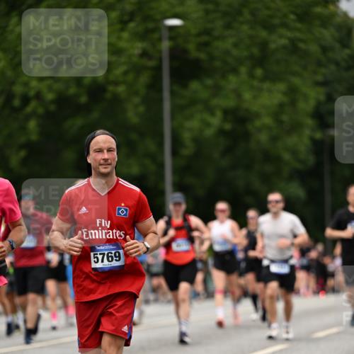 29.06.2025 - hella hamburg halbmarathon Dr. Thomas Lammeyer http://msf.ph/oto/8427844 29.06.2025 10:51:00 Kennedybrücke 1004, 1033, 1100, 1104, 1429, 1867, 1868, 1924, 2423, 2662, 2665, 2697, 2773, 2813, 3160, 3410, 3896, 4104, 4202, 4296, 4306, 4317, 4448, 4483, 4572, 5635, 5769, 5770, 5854, 5892, 6392, 6623, 7073, 7268, 7374, 8010, 8047, 8477, 8486, 8706, 9120, 9121, 9243, 9337, 9426, 9445, 9774, 9949, 10030, 10327, 10329, 11253, 11361, 11408 meine-sportfotos.de