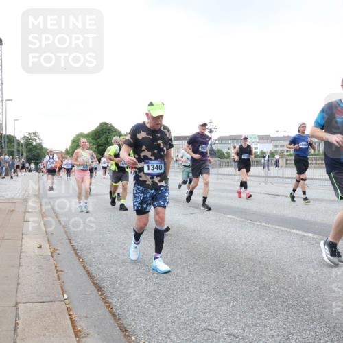 29.06.2025 - hella hamburg halbmarathon Lena Gebhardt http://msf.ph/oto/8427884 29.06.2025 10:53:49 Lombardsbrücke 1340, 9531, 7531, 167, 1017, 1263, 1340, 1687, 1709, 1744, 1753, 1789, 1900, 1906, 1984, 2065, 2079, 2372, 2429, 2854, 3055, 3079, 3226, 3249, 3465, 3467, 3557, 4323, 4595, 4685, 4801, 4838, 5430, 5562, 5804, 5815, 5856, 5857, 5898, 5964, 6039, 6041, 6044, 6192, 6273, 6306, 6468, 6583, 6913, 6988, 6996, 7039, 7068, 7537, 7611, 7614, 7876, 7890, 8189, 8212, 8515, 8906, 8924, 9077, 9138, 9456, 9503, 9531, 9572, 9685, 9771, 9785, 10175, 11390 meine-sportfotos.de
