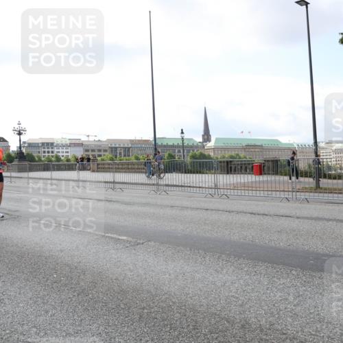 29.06.2025 - hella hamburg halbmarathon Lena Gebhardt http://msf.ph/oto/8427891 29.06.2025 10:06:46 Lombardsbrücke 1245, 1766, 1993, 4666, 5807, 5845, 5951, 6572, 6664, 8290, 8744, 8960, 9560, 10214, 10283, 10297, 10736, 10886, 12371, 12418, 13475, 13863, 14607, 15113, 15377, 15462, 15537, 15858, 16554, 16692, 16933, 17059, 17174, 18042, 18343, 18381, 18575, 18577, 18652, 18828, 18910, 18913 meine-sportfotos.de