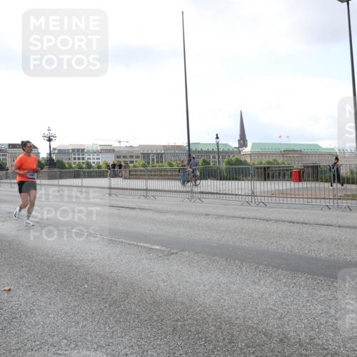 29.06.2025 - hella hamburg halbmarathon Lena Gebhardt http://msf.ph/oto/8427907 29.06.2025 10:06:47 Lombardsbrücke 3475, 1669, 1245, 1766, 1993, 4666, 5807, 5845, 5951, 6572, 6664, 8290, 8744, 8960, 9560, 10214, 10283, 10297, 10736, 10886, 12371, 12418, 12550, 13475, 13863, 14607, 15113, 15377, 15462, 15858, 16554, 16692, 16933, 17059, 17174, 17895, 18042, 18316, 18343, 18381, 18575, 18577, 18652, 18828, 18910, 18913 meine-sportfotos.de