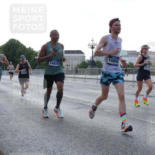 29.06.2025 - hella hamburg halbmarathon Lena Gebhardt http://msf.ph/oto/8427925 29.06.2025 09:44:17 Lombardsbrücke 10106, 17258, 14828, 15655, 10790, 1122, 1953, 2483, 2879, 3075, 3189, 3379, 3968, 5308, 5344, 7231, 7793, 8376, 8975, 9047, 9079, 10106, 10173, 10222, 10655, 10790, 11150, 11877, 13383, 13606, 13779, 14828, 15655, 16118, 17040, 17258, 18832, 19114 meine-sportfotos.de