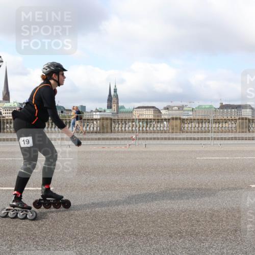 29.06.2025 - hella hamburg halbmarathon Lena Gebhardt http://msf.ph/oto/8427935 29.06.2025 08:59:23 Lombardsbrücke 19 meine-sportfotos.de
