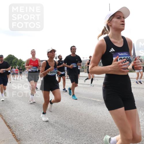 29.06.2025 - hella hamburg halbmarathon Lena Gebhardt http://msf.ph/oto/8427937 29.06.2025 10:19:33 Lombardsbrücke 15802, 95, 18053, 8234, 96, 1145, 1332, 1534, 1708, 1718, 1755, 2017, 2311, 2357, 2405, 2441, 2589, 2795, 2812, 2895, 2918, 2993, 2995, 3446, 3678, 4108, 4110, 4170, 4562, 4570, 4722, 4979, 5034, 5035, 5080, 5098, 5123, 5178, 5251, 5429, 5449, 5849, 5878, 6444, 6477, 6482, 6542, 6796, 6797, 6872, 6874, 6939, 7143, 7248, 7249, 7836, 7917, 8146, 8427, 8537, 8575, 8761, 8778, 9252, 9652, 9856, 10039, 10124, 10129, 10349, 10540, 10594 meine-sportfotos.de