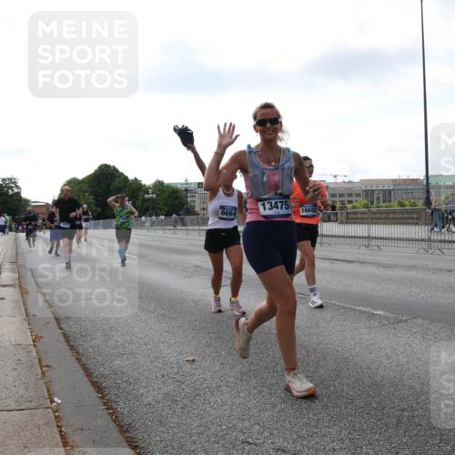 29.06.2025 - hella hamburg halbmarathon Lena Gebhardt http://msf.ph/oto/8427961 29.06.2025 10:06:47 Lombardsbrücke 13475, 6664, 16692, 1245, 1766, 1993, 4666, 5807, 5845, 5951, 6572, 6664, 8290, 8744, 8960, 9560, 10214, 10283, 10297, 10736, 10886, 12371, 12418, 12550, 13475, 13863, 14607, 15113, 15377, 15462, 15858, 16554, 16692, 16933, 17059, 17174, 17895, 18042, 18316, 18343, 18381, 18575, 18577, 18652, 18828, 18910, 18913 meine-sportfotos.de