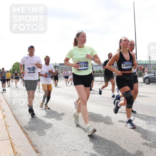 29.06.2025 - hella hamburg halbmarathon Lena Gebhardt http://msf.ph/oto/8427964 29.06.2025 10:43:42 Lombardsbrücke 3238, 3238, 155, 3748, 12654, 1023, 1026, 1095, 1155, 1306, 1310, 1400, 1459, 1816, 1878, 2073, 2733, 3238, 3288, 3329, 3390, 3597, 4056, 4367, 4627, 4866, 5001, 5192, 5201, 5214, 5293, 5370, 5720, 5890, 6012, 6036, 6096, 6226, 6334, 6440, 6895, 6931, 6971, 6973, 7197, 7205, 7206, 7489, 7504, 7872, 7926, 8000, 8058, 8135, 8233, 8408, 8435, 8504, 8870, 9073, 9639, 9641, 9704, 9831, 9879, 9976, 10083, 10097, 10200, 10202 meine-sportfotos.de