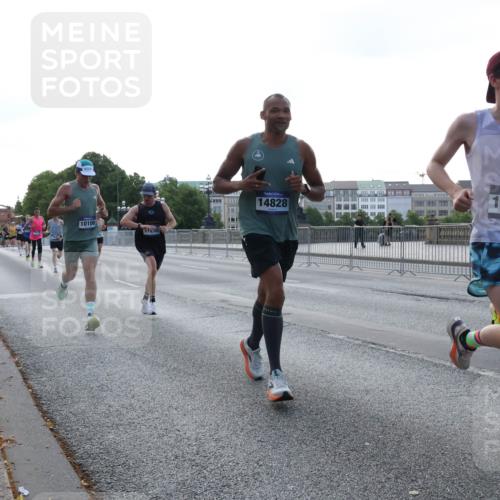 29.06.2025 - hella hamburg halbmarathon Lena Gebhardt http://msf.ph/oto/8427985 29.06.2025 09:44:17 Lombardsbrücke 10106, 11258, 14828, 15655, 10790, 1122, 1953, 2483, 2879, 3075, 3189, 3379, 3968, 5308, 5344, 7231, 7793, 8376, 8975, 9047, 9079, 10106, 10173, 10222, 10655, 10790, 11150, 11877, 13383, 13606, 13779, 14828, 15655, 16118, 17040, 17258, 18832, 19114 meine-sportfotos.de