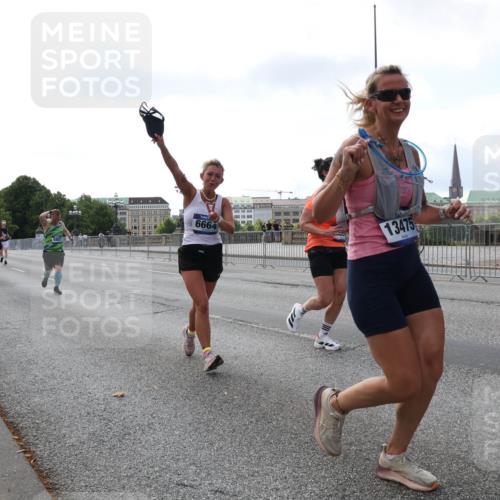 29.06.2025 - hella hamburg halbmarathon Lena Gebhardt http://msf.ph/oto/8428013 29.06.2025 10:06:48 Lombardsbrücke 18, 828, 6664, 13475, 1245, 1766, 1993, 4666, 5807, 5845, 5951, 6572, 6664, 7503, 8290, 8744, 8960, 9560, 10214, 10283, 10297, 10736, 10886, 12371, 12418, 12550, 13475, 13863, 14607, 15377, 15462, 15858, 16554, 16692, 16933, 17059, 17174, 17895, 18042, 18316, 18343, 18381, 18575, 18577, 18652, 18828, 18910, 18913 meine-sportfotos.de