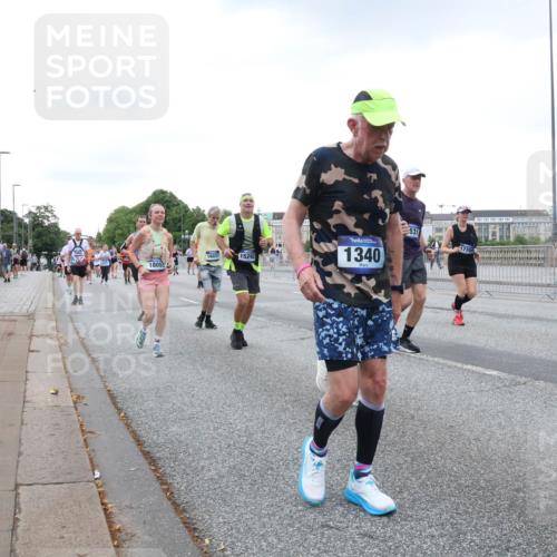 29.06.2025 - hella hamburg halbmarathon Lena Gebhardt http://msf.ph/oto/8428024 29.06.2025 10:53:50 Lombardsbrücke 16037, 15292, 1805, 1340, 531, 8902, 1017, 1263, 1340, 1687, 1709, 1744, 1753, 1789, 1900, 1906, 1984, 2065, 2079, 2372, 2429, 2600, 2761, 2854, 3055, 3079, 3226, 3249, 3465, 3467, 3557, 4323, 4595, 4685, 4801, 4838, 5430, 5562, 5804, 5815, 5856, 5857, 5898, 5964, 6039, 6041, 6044, 6192, 6273, 6306, 6468, 6583, 6913, 6988, 6996, 7039, 7068, 7537, 7611, 7614, 7876, 7890, 8189, 8212, 8515, 8906, 8924, 9077, 9138, 9456, 9503, 9531, 9572, 9685, 9771, 9785, 10175, 11390 meine-sportfotos.de