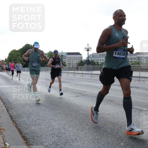 29.06.2025 - hella hamburg halbmarathon Lena Gebhardt http://msf.ph/oto/8428032 29.06.2025 09:44:18 Lombardsbrücke 10106, 14828, 1122, 1953, 2483, 2879, 3075, 3189, 3379, 3968, 5308, 5344, 7231, 7793, 8376, 8975, 9047, 9079, 10106, 10173, 10222, 10655, 10790, 11150, 11877, 13383, 13606, 13779, 14828, 15655, 16118, 17040, 17258, 18699, 19114 meine-sportfotos.de