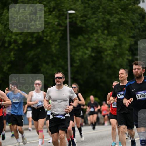 29.06.2025 - hella hamburg halbmarathon Dr. Thomas Lammeyer http://msf.ph/oto/8428042 29.06.2025 10:51:03 Kennedybrücke 1004, 1033, 1100, 1104, 1375, 1429, 1867, 1868, 1924, 1999, 2423, 2662, 2665, 2697, 2773, 2813, 3410, 3896, 4104, 4202, 4296, 4306, 4317, 4448, 4483, 4572, 5635, 5769, 5770, 5854, 5892, 6392, 6623, 7073, 7268, 7364, 7368, 7374, 8010, 8047, 8486, 8706, 9120, 9121, 9243, 9337, 9426, 9445, 9774, 9949, 10030, 10327, 10329, 11253, 11361, 11408 meine-sportfotos.de