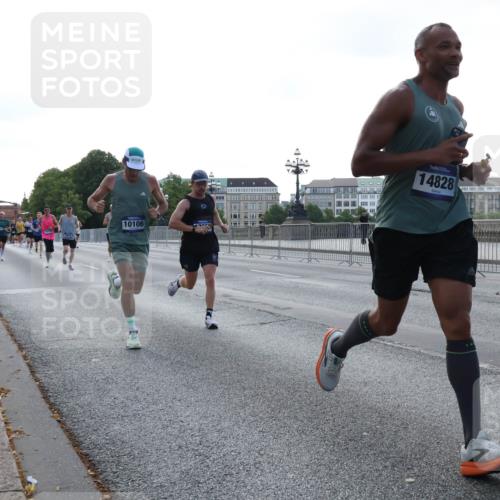 29.06.2025 - hella hamburg halbmarathon Lena Gebhardt http://msf.ph/oto/8428054 29.06.2025 09:44:18 Lombardsbrücke 10106, 14828, 1122, 1953, 2483, 2879, 3075, 3189, 3379, 3968, 5308, 5344, 7231, 7793, 8376, 8975, 9047, 9079, 10106, 10173, 10222, 10655, 10790, 11150, 11877, 13383, 13606, 13779, 14828, 15655, 16118, 17040, 17258, 18699, 19114 meine-sportfotos.de