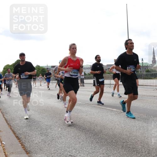29.06.2025 - hella hamburg halbmarathon Lena Gebhardt http://msf.ph/oto/8428063 29.06.2025 10:19:34 Lombardsbrücke 2795, 182, 15802, 18234, 1145, 1332, 1534, 1708, 1718, 1755, 2017, 2311, 2357, 2405, 2441, 2589, 2795, 2812, 2895, 2918, 2993, 2995, 3446, 3678, 4108, 4110, 4170, 4562, 4570, 4722, 4979, 5034, 5035, 5080, 5098, 5123, 5178, 5251, 5429, 5449, 5849, 5878, 6444, 6477, 6482, 6542, 6796, 6797, 6872, 6874, 6939, 7143, 7248, 7249, 7836, 7917, 8146, 8427, 8537, 8575, 8761, 8778, 9252, 9652, 9856, 10039, 10124, 10129, 10349, 10540, 10594 meine-sportfotos.de