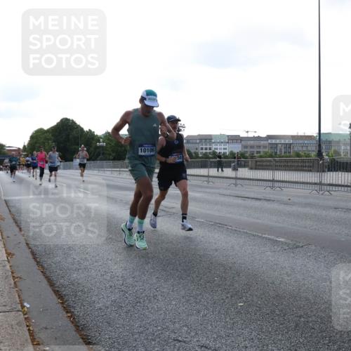 29.06.2025 - hella hamburg halbmarathon Lena Gebhardt http://msf.ph/oto/8428074 29.06.2025 09:44:18 Lombardsbrücke 10106, 1122, 1953, 2483, 2879, 3075, 3189, 3379, 3968, 5308, 5344, 7231, 7793, 8376, 8975, 9047, 9079, 10106, 10173, 10222, 10655, 10790, 11150, 11877, 13383, 13606, 13779, 14828, 15655, 16118, 17040, 17258, 18699, 19114 meine-sportfotos.de