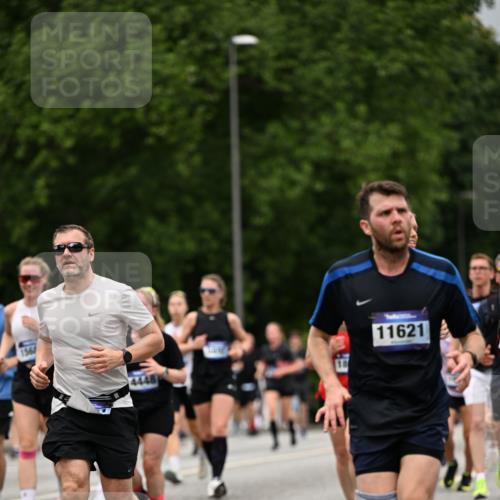 29.06.2025 - hella hamburg halbmarathon Dr. Thomas Lammeyer http://msf.ph/oto/8428075 29.06.2025 10:51:04 Kennedybrücke 1004, 1033, 1100, 1104, 1375, 1429, 1837, 1867, 1868, 1924, 1999, 2423, 2662, 2665, 2697, 2773, 2813, 3410, 3896, 4104, 4202, 4296, 4306, 4317, 4448, 4483, 4572, 5635, 5769, 5770, 5854, 5892, 6392, 6623, 7073, 7268, 7364, 7368, 7374, 7430, 7431, 8010, 8047, 8486, 8706, 9120, 9121, 9337, 9426, 9445, 9774, 9949, 10030, 10327, 10329, 11253, 11361, 11408 meine-sportfotos.de