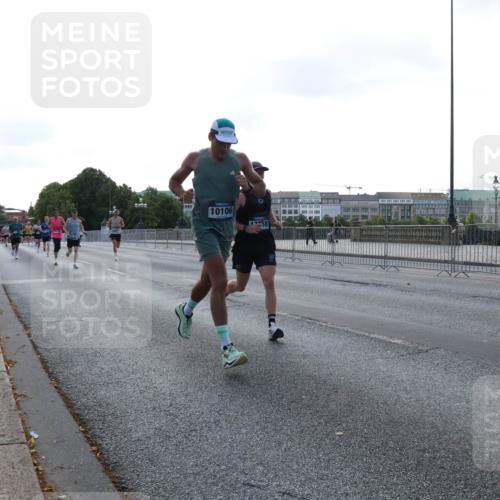 29.06.2025 - hella hamburg halbmarathon Lena Gebhardt http://msf.ph/oto/8428097 29.06.2025 09:44:19 Lombardsbrücke 10106, 17, 1122, 1953, 2483, 2879, 3075, 3189, 3379, 3968, 5308, 5344, 7231, 7793, 8376, 8975, 9047, 9079, 10106, 10173, 10222, 10655, 10790, 11150, 11877, 13383, 13606, 13779, 14828, 15576, 15655, 16118, 17258, 18699, 19114 meine-sportfotos.de