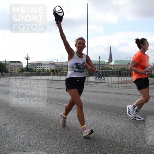 29.06.2025 - hella hamburg halbmarathon Lena Gebhardt http://msf.ph/oto/8428106 29.06.2025 10:06:48 Lombardsbrücke 18828, 6664, 1245, 1766, 1993, 4666, 5807, 5845, 5951, 6572, 6664, 7503, 8290, 8744, 8960, 9560, 10214, 10283, 10297, 10736, 10886, 12371, 12418, 12550, 13475, 13863, 14607, 15377, 15462, 15858, 16554, 16692, 16933, 17059, 17174, 17895, 18042, 18316, 18343, 18381, 18575, 18577, 18652, 18828, 18910, 18913 meine-sportfotos.de