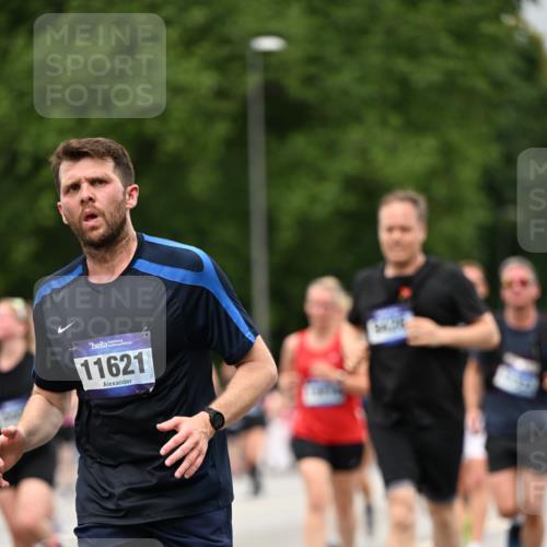 29.06.2025 - hella hamburg halbmarathon Dr. Thomas Lammeyer http://msf.ph/oto/8428121 29.06.2025 10:51:05 Kennedybrücke 1004, 1033, 1100, 1104, 1371, 1375, 1429, 1837, 1867, 1868, 1924, 1999, 2423, 2662, 2665, 2697, 2773, 2813, 3410, 3896, 4104, 4306, 4317, 4448, 4483, 4572, 5635, 5769, 5770, 5854, 5892, 6392, 6485, 6623, 7073, 7268, 7364, 7368, 7374, 7430, 7431, 8010, 8047, 8486, 8706, 9120, 9121, 9337, 9426, 9445, 9774, 9949, 10030, 10327, 10329, 11253, 11361, 11408 meine-sportfotos.de