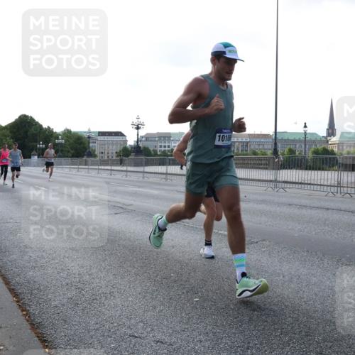29.06.2025 - hella hamburg halbmarathon Lena Gebhardt http://msf.ph/oto/8428123 29.06.2025 09:44:19 Lombardsbrücke 10106, 1122, 1953, 2483, 2879, 3075, 3189, 3379, 3968, 5308, 5344, 7231, 7793, 8376, 8975, 9047, 9079, 10106, 10173, 10222, 10655, 10790, 11150, 11877, 13383, 13606, 13779, 14828, 15576, 15655, 16118, 17258, 18699, 19114 meine-sportfotos.de