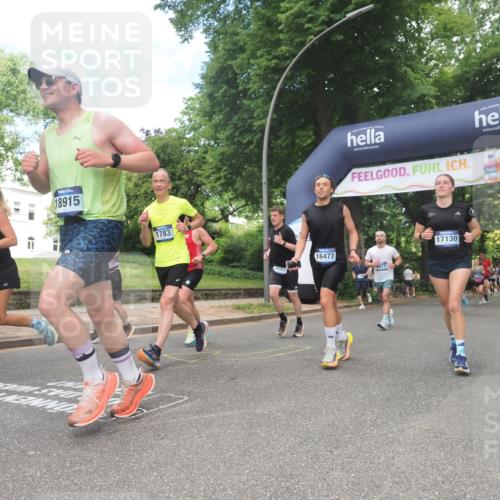 29.06.2025 - hella hamburg halbmarathon KatJ http://msf.ph/oto/8428138 29.06.2025 10:40:29 Zwischen KM18-KM19 1061, 1499, 1549, 2074, 4770, 6628, 6877, 6897 meine-sportfotos.de