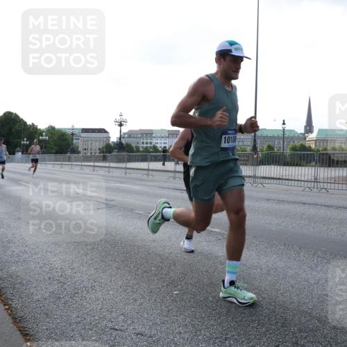 29.06.2025 - hella hamburg halbmarathon Lena Gebhardt http://msf.ph/oto/8428151 29.06.2025 09:44:19 Lombardsbrücke 10106, 1122, 1953, 2483, 2879, 3075, 3189, 3379, 3968, 5308, 5344, 7231, 7793, 8376, 8975, 9047, 9079, 10106, 10173, 10222, 10655, 10790, 11150, 11877, 13383, 13606, 13779, 14828, 15576, 15655, 16118, 17258, 18699, 19114 meine-sportfotos.de