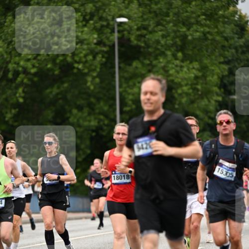 29.06.2025 - hella hamburg halbmarathon Dr. Thomas Lammeyer http://msf.ph/oto/8428153 29.06.2025 10:51:06 Kennedybrücke 1004, 1033, 1100, 1104, 1371, 1375, 1429, 1837, 1867, 1868, 1924, 1961, 1999, 2423, 2662, 2665, 2697, 2773, 2813, 3410, 3896, 4104, 4306, 4317, 4448, 4483, 5635, 5769, 5770, 5854, 5892, 6392, 6485, 6623, 7073, 7268, 7364, 7368, 7374, 7430, 7431, 8010, 8047, 8486, 8706, 9120, 9121, 9337, 9426, 9445, 9774, 9949, 10327, 10329, 11361, 11408 meine-sportfotos.de