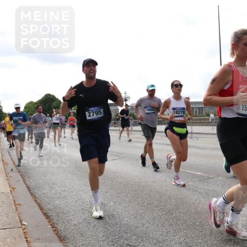 29.06.2025 - hella hamburg halbmarathon Lena Gebhardt http://msf.ph/oto/8428158 29.06.2025 10:19:34 Lombardsbrücke 1537, 2795, 18686, 18279, 15802, 1145, 1332, 1534, 1708, 1718, 1755, 2017, 2311, 2357, 2405, 2441, 2589, 2795, 2812, 2895, 2918, 2993, 2995, 3446, 3678, 4108, 4110, 4170, 4562, 4570, 4722, 4979, 5034, 5035, 5080, 5098, 5123, 5178, 5251, 5429, 5449, 5849, 5878, 6444, 6477, 6482, 6542, 6796, 6797, 6872, 6874, 6939, 7143, 7248, 7249, 7836, 7917, 8146, 8427, 8537, 8575, 8761, 8778, 9252, 9652, 9856, 10039, 10124, 10129, 10349, 10540, 10594 meine-sportfotos.de